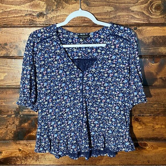 Lucky Brand Blue Ditsy Floral Short Sleeve Ruffled Hem Cotton Top Women's Size S - Picture 4 of 13